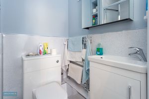 En-suite- click for photo gallery